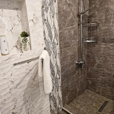 Diamond Of Crown By Flat Mаnager * バンスコ